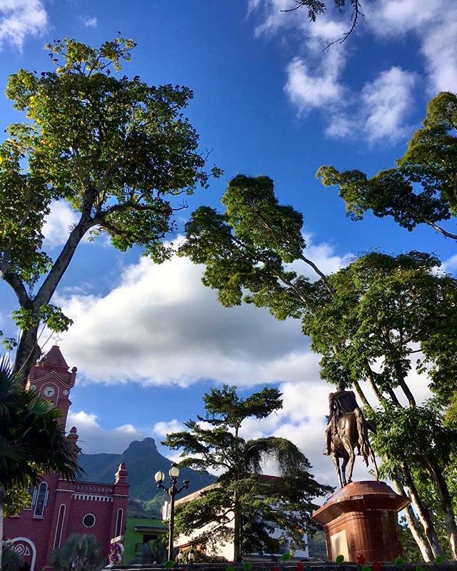 The beautiful San Carlos! We could say reconciliation is the last name of this town 🇨🇴🕊🌱✨
We believe it’s possible!
📷 great shot by @juan_orj 
#travelforjustice .
.
.
.
.
.
.
.
.
.
.
.
.
.
#peacemaker #peaceprocess #peaceincolombia #reconciliation #reconciliación #construyendopais #responsibletourism #sustainabletourism #ethicaltourism #communitybasedtourism #turismocomunitario #colombiatravel #colombia #sancarlos #antioquia #memoriahistorica #picoftheday #travelmemories